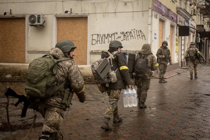 В Киеве считают, что бойцы ЧВК Вагнер намерены применить в Бахмуте сценарий Мариуполя по созданию нескольких котлов