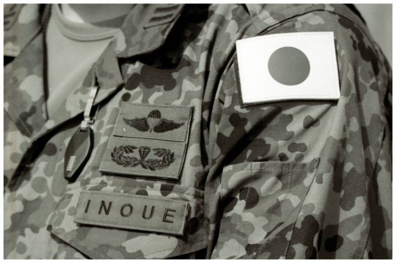 Japán rekord katonai kiadásokkal fogadta el a költségvetést