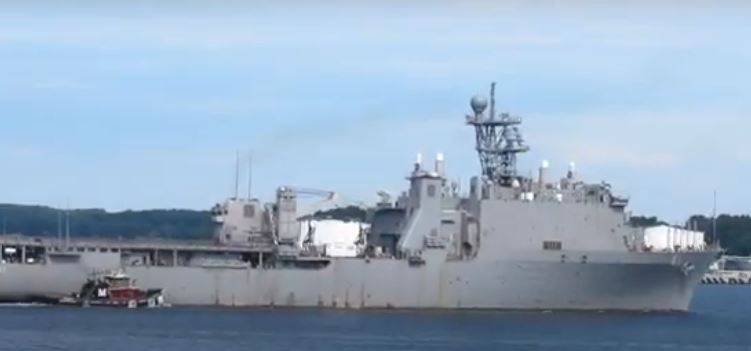 US Navy och Marine Corps argumenterar om kostnaderna för amfibiska anfallsfartyg