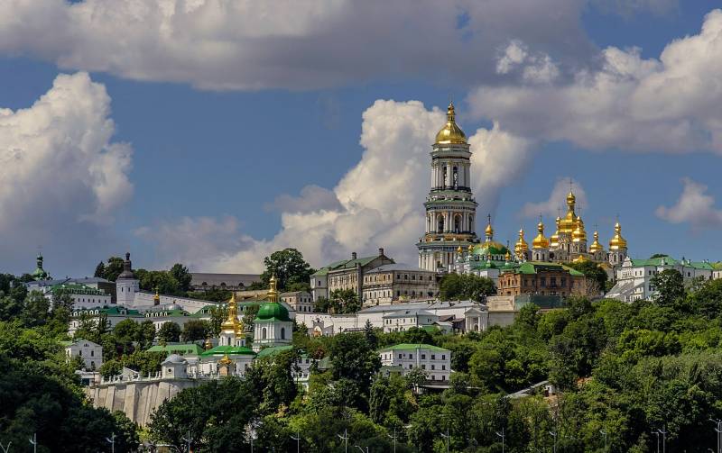 O Patriarca Kirill observou que a expulsão dos monges do Kiev-Pechersk Lavra e seu possível fechamento violaria os direitos de milhões de crentes