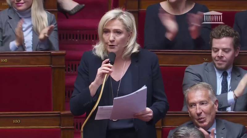 Det franska oppositionspartiet lade fram ett misstroendevotum mot landets regering