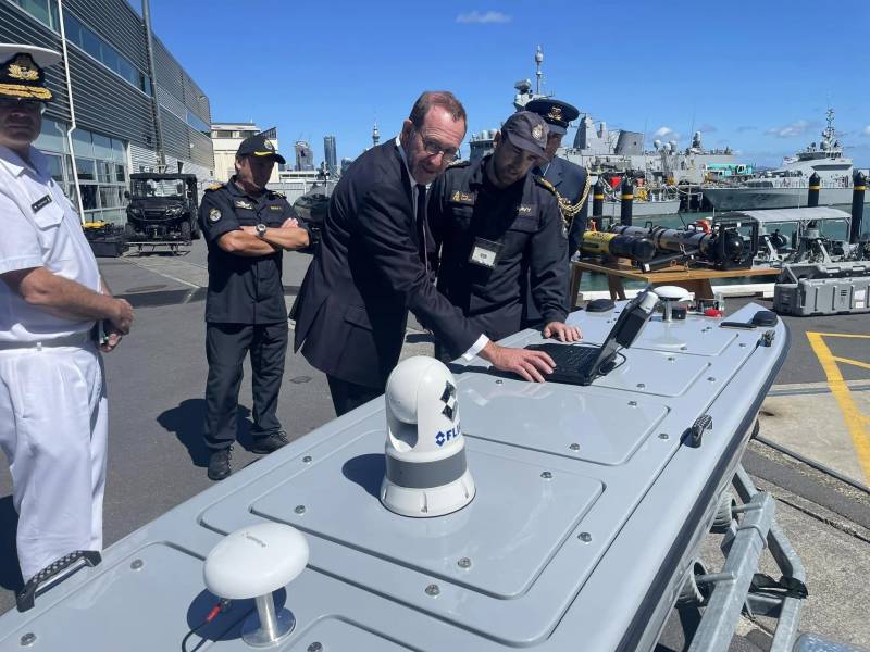 新西兰国防部长表示，他的国家将考虑加入 AUKUS 集团，但没有核组件