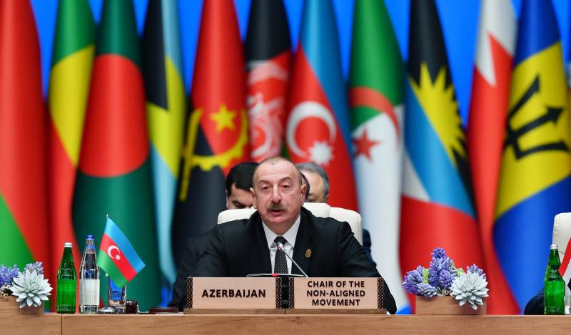 נשיא אזרבייג'ן: צרפת צריכה להתנצל על הפשעים הקולוניאליים שלה בשנים האחרונות