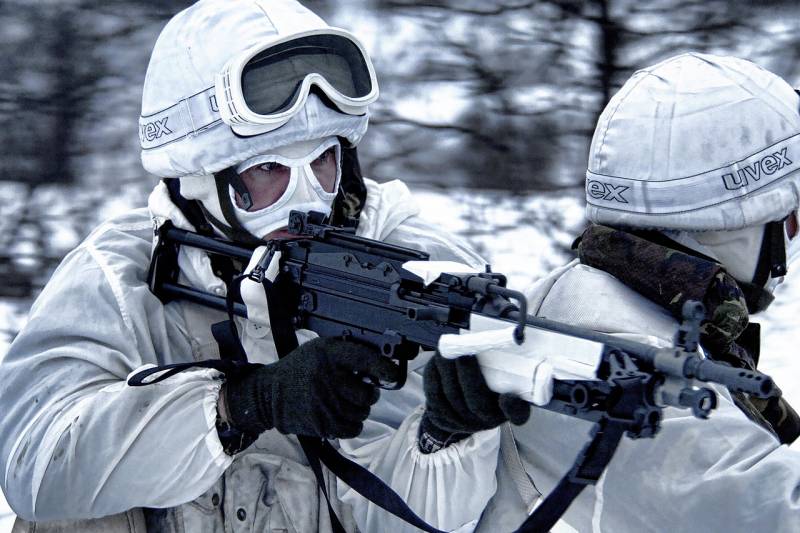 Das Vereinigte Königreich eröffnet eine neue Basis der Arctic Naval Special Forces in Norwegen