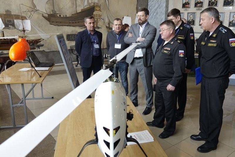 كجزء من المؤتمر الذي نظمه أسطول المحيط الهادئ للاتحاد الروسي ، تم عرض نماذج أولية للطائرات بدون طيار