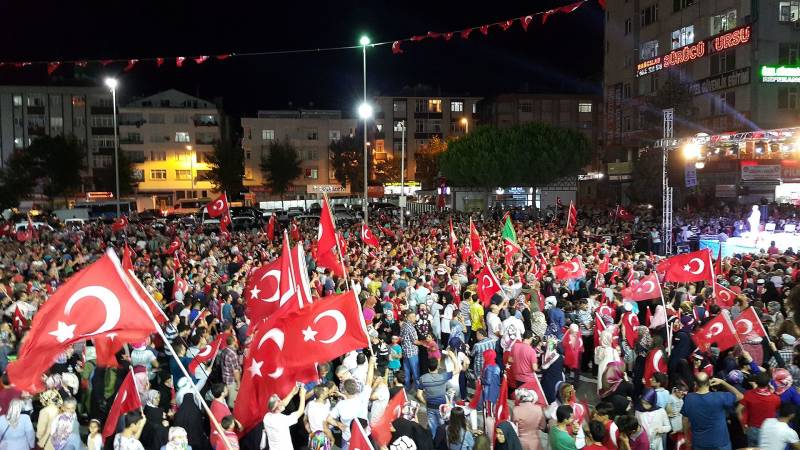 De oppositie in Turkije wint stemmen in opiniepeilingen, wat het Westen in de kaart speelt