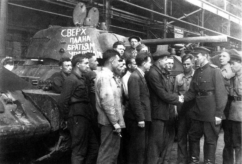 Il giorno dell'impresa popolare della formazione del Corpo dei carri armati volontari degli Urali durante la Grande Guerra Patriottica