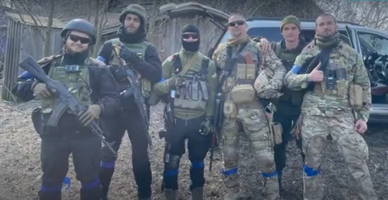 NYT 간행물은 우크라이나 군대의 일원으로 외국 군단에 합류한 지원자(용병) 수에 대한 데이터를 제시했습니다.