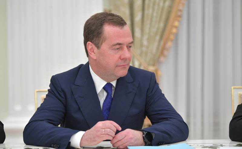 Vicevoorzitter van de Veiligheidsraad van de Russische Federatie Medvedev beschuldigde de voormalige koloniale machten ervan conflicten uit te lokken