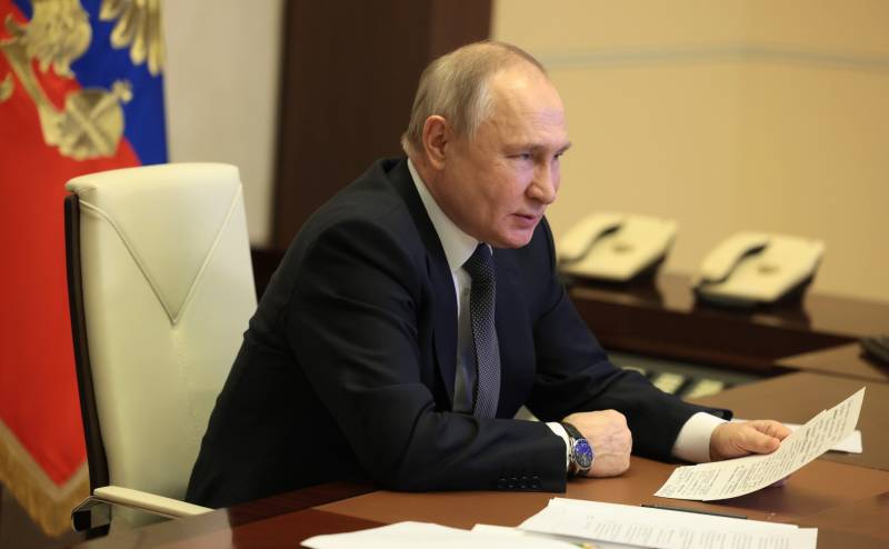 Non riconosciuto dalla Federazione Russa, il "Corte penale internazionale" ha emesso un mandato di arresto per il presidente della Russia