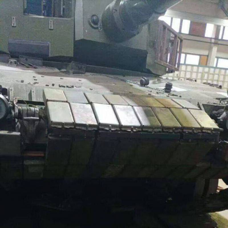 Přední část těla ukrajinského "Leoparda 2A4" je vybavena dynamickou ochranou "Contact". Tuto inovaci zřejmě dostane i čelo věže.