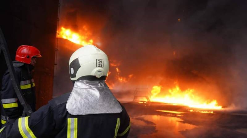 ВС РФ уничтожили ночными ударами две использовавшиеся ВСУ нефтебазы в Днепропетровске