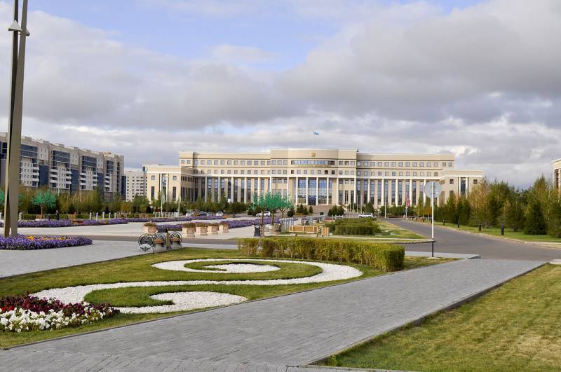 Kazakhstan mengingat tidak diakuinya yurisdiksi Mahkamah Pidana Internasional dan keputusan untuk menangkap presiden Rusia