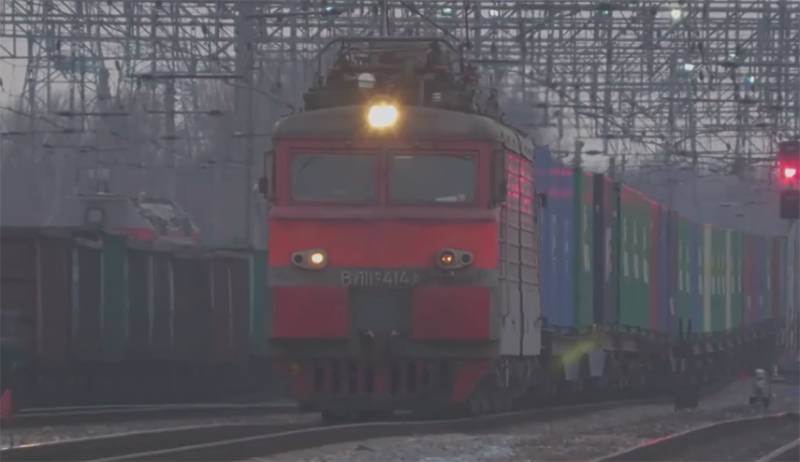 The first China-Europe container train arrived at the Bely Rast logistics center near Moscow faster than planned