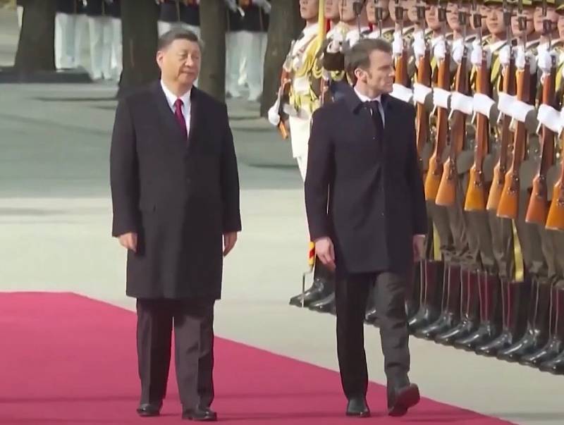 Batı basını: Çin Cumhurbaşkanı Macron ile görüştükten sonra Zelensky ile telefon görüşmesi yapmaya hazır olduğunu ifade etti