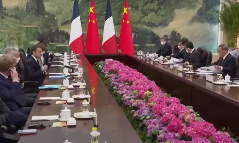 Amerikansk press rapporterade att Frankrikes president Macron inte kunde ändra Kinas ståndpunkt om ukrainska konflikten