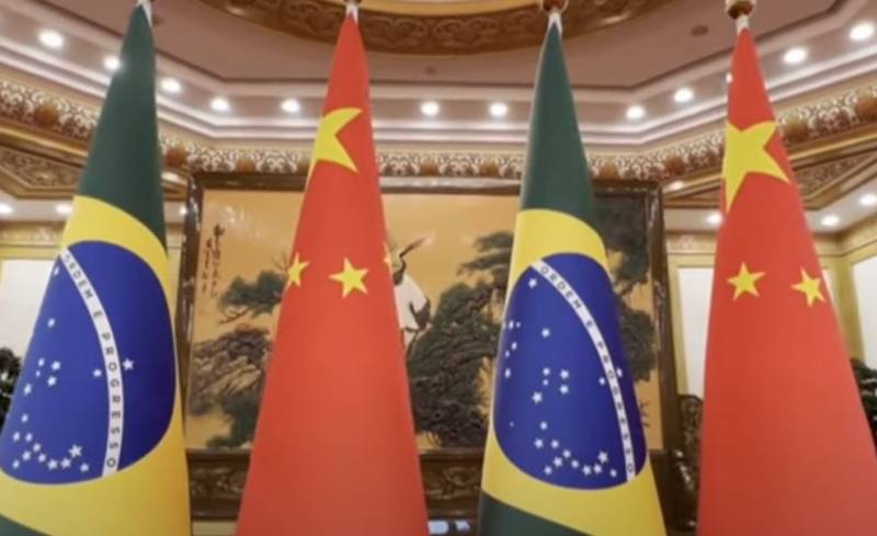 Лидеры Китая и Бразилии призвали мир содействовать решению кризиса на Украине