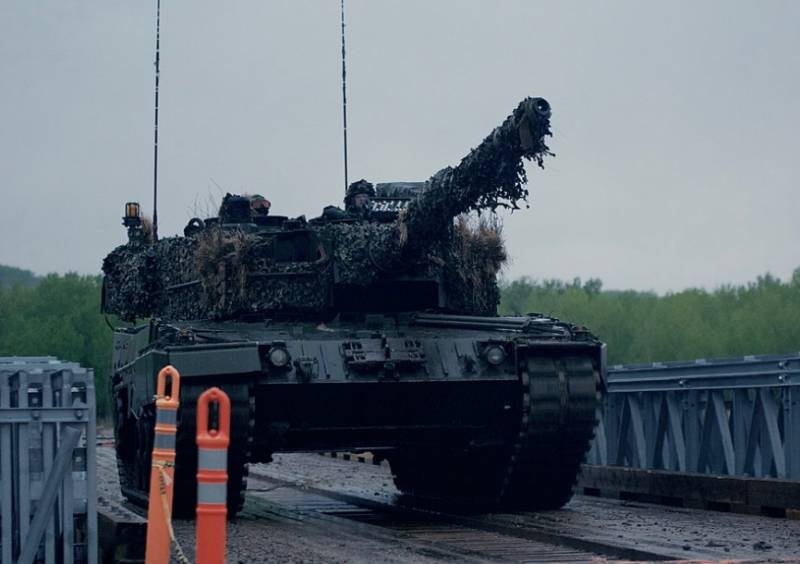 Восемь обещанных Канадой Украине танков Leopard 2 прибыли в Польшу