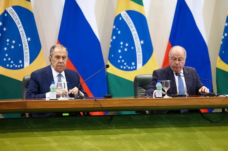 Во время визита Сергея Лавров в Бразилию власти этой страны призвали США прекратить поставки оружия Украине