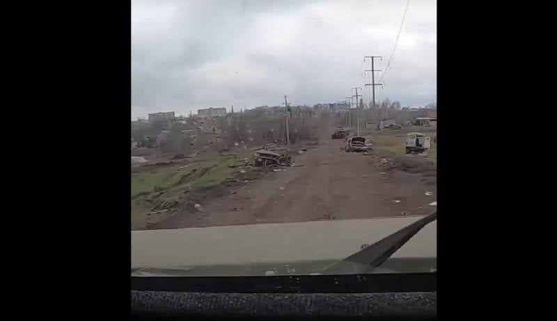 Появились кадры усеянной уничтоженной техникой ВСУ дороги к западу от Артемовска