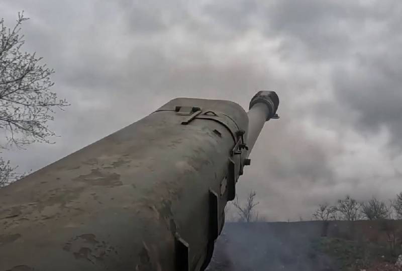 Военкоры: Артиллерия ЧВК Вагнер ударила по прорывавшейся в Артемовск колонне военной техники ВСУ