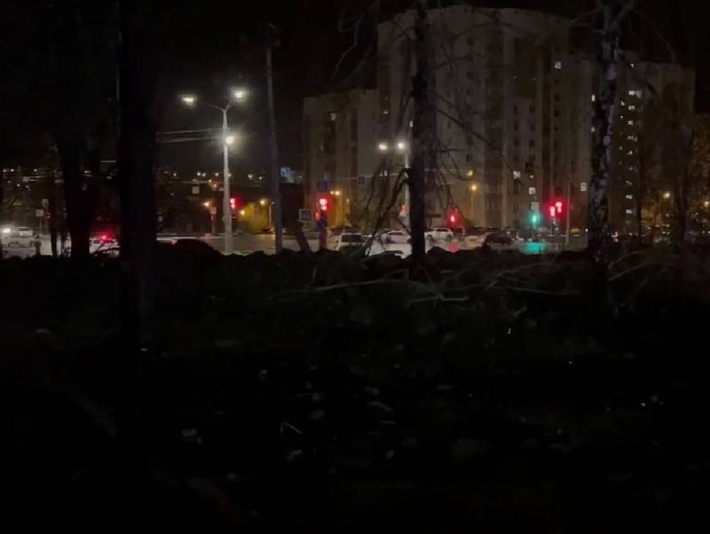 Появились кадры образовавшейся после взрыва в Белгороде большой воронки