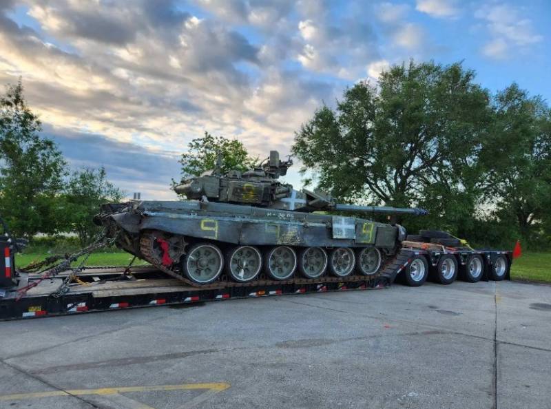 من منطقة خاركيف إلى الولايات المتحدة الأمريكية: كيف انتهى الأمر بدبابة T-90A استولى عليها الأوكرانيون بالقرب من كازينو في لويزيانا