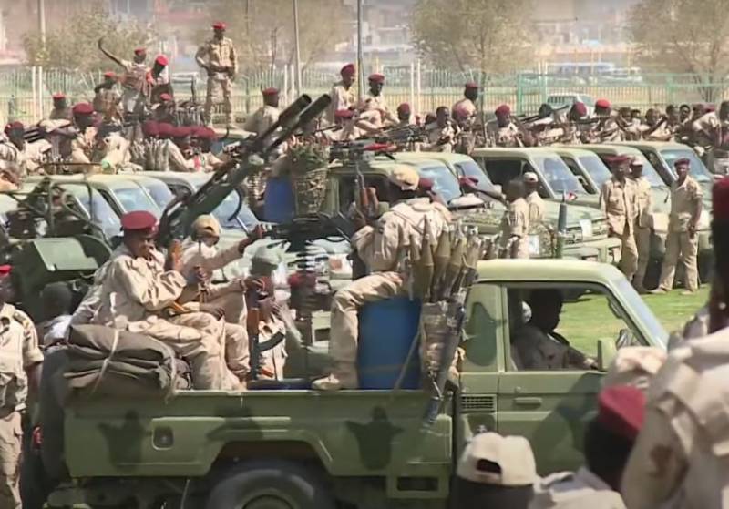 Суданская армия: Восставшие спецназовцы напали на охрану эвакуируемого посольства Франции