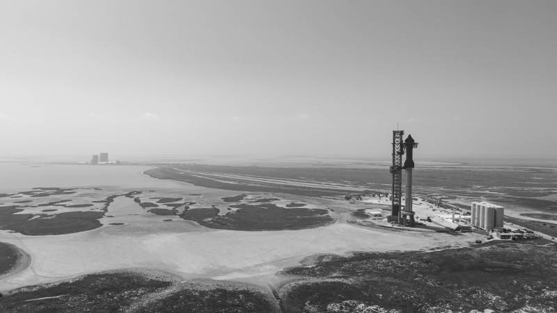 Starship всё-таки взлетел, пусть и не совсем удачно, но новая эра покорения космического пространства и ведения войн на Земле уже началась