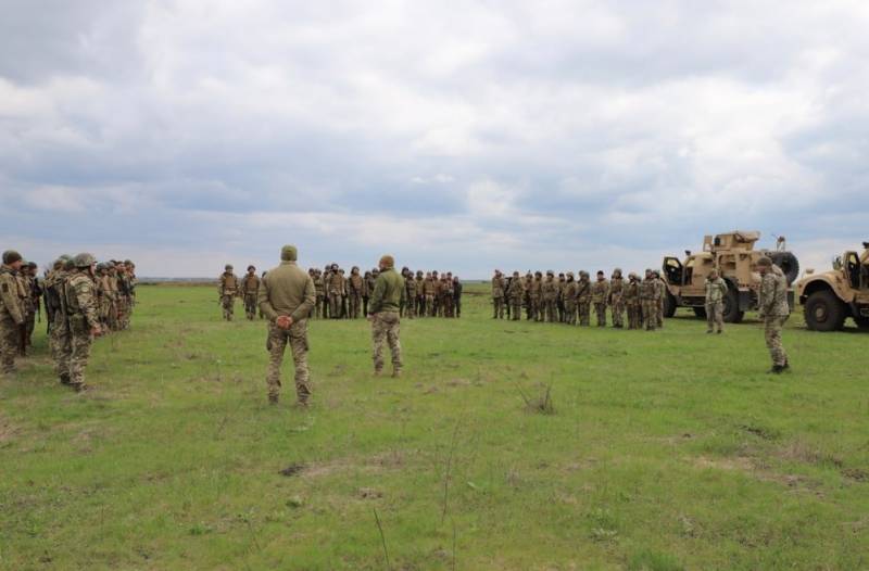 Украинские военные проходят подготовку на западной бронетехнике AMX-10RC и Oshkosh M-ATV7
