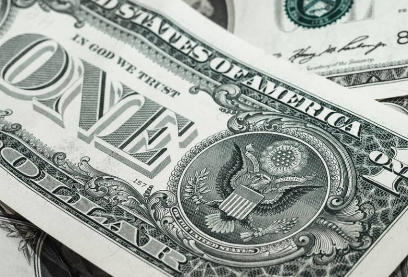 Экс-советник ЦРУ: США уничтожают доллар собственной санкционной политикой