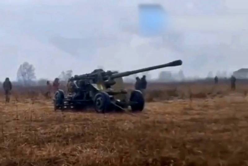 Ukrainska artillerister fick sovjetiska luftvärnskanoner KS-19 av 100 mm kaliber avlägsnade från långtidsförvaring