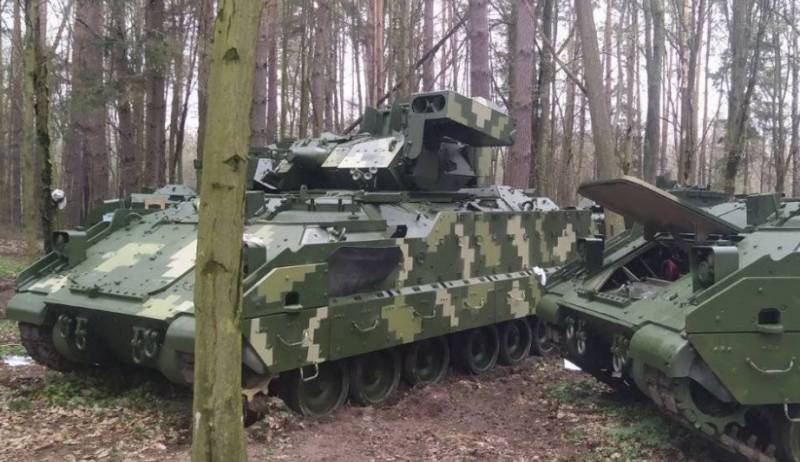 Американские БМП М2 Bradley, переданные Украине, прибыли на прифронтовые территории