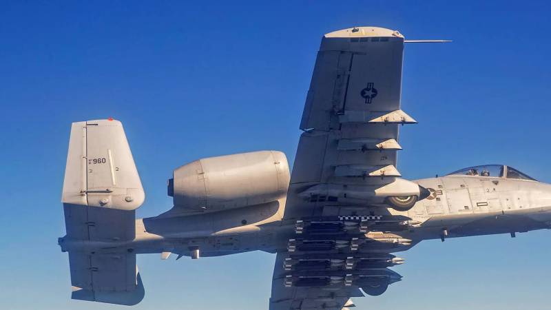 Штурмовики A-10C смогут использовать авиабомбы GBU-39/B SDB