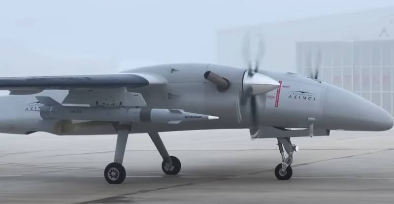 A Turquia testou um novo drone de ataque Bayraktar AKINCI com um míssil IHA-230