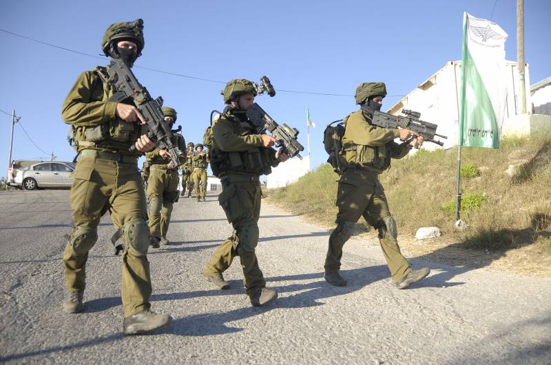 以色列考虑移交给军队以确保人口混合城市的安全