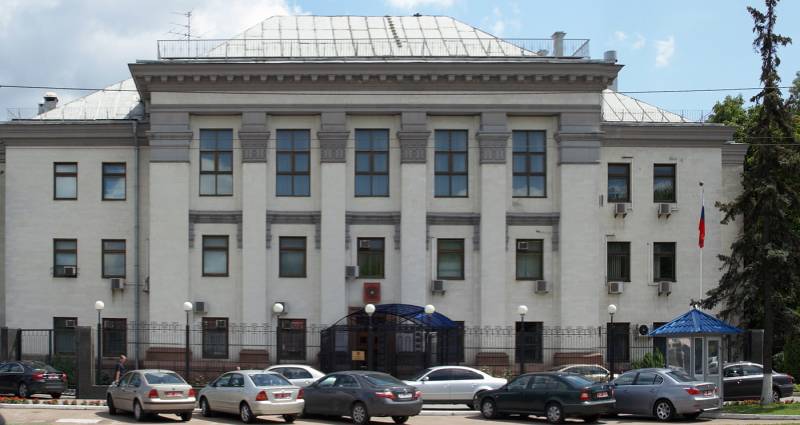 Власти Киева разорвали договор об аренде земли посольством Российской Федерации