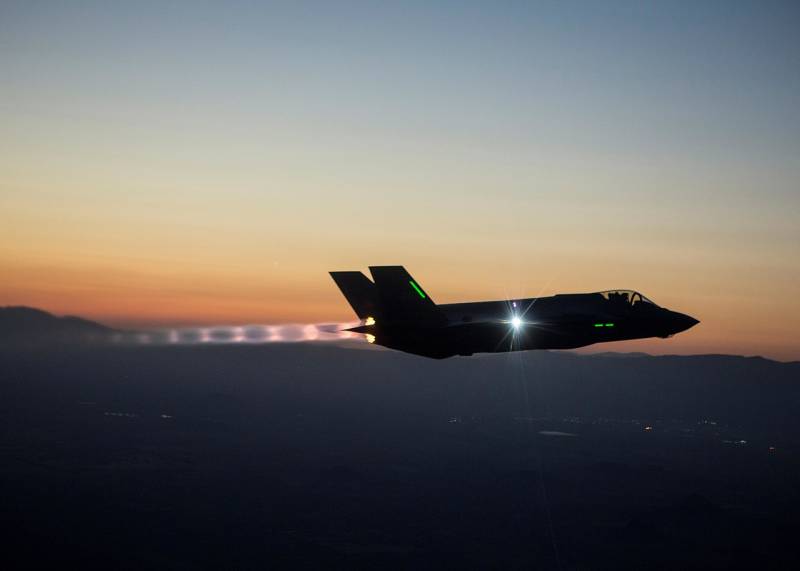 正確ではなく、時間通りではありません：F-35ライトニングII戦闘機の操作に関する新しい問題