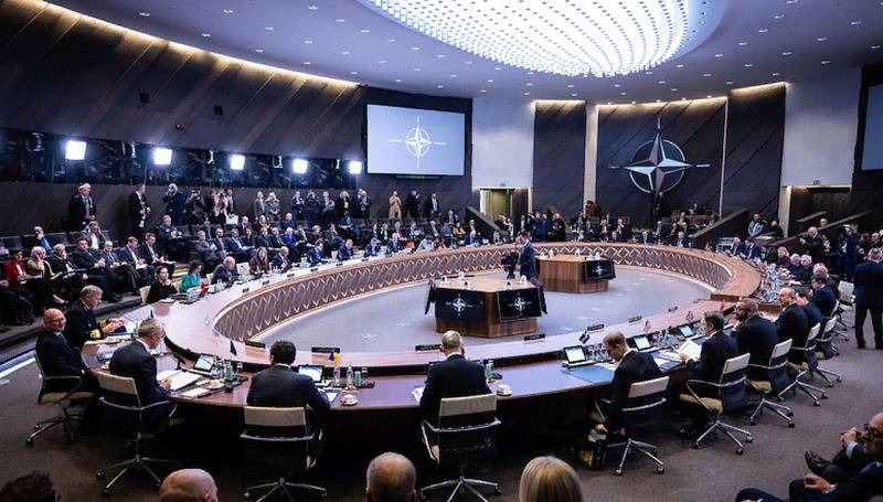 Ukrán külügyminiszter: Kijev új kérelmet nyújtott be közvetlen NATO-csatlakozásra
