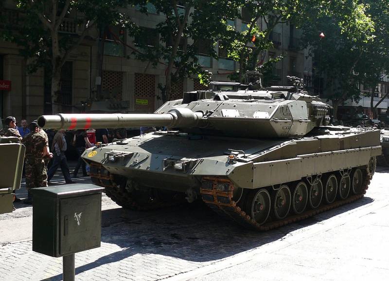 Шесть танков Leopard испанской армии, переданных Украине, направили морем в Польшу