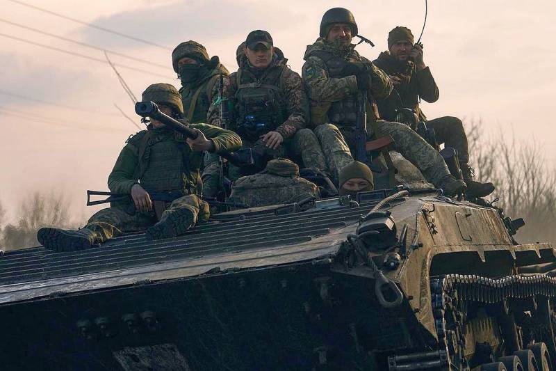 Зеленский потребовал от Генштаба ВСУ немедленного контрнаступления на Донецком участке фронта с ударом в направлении Соледара