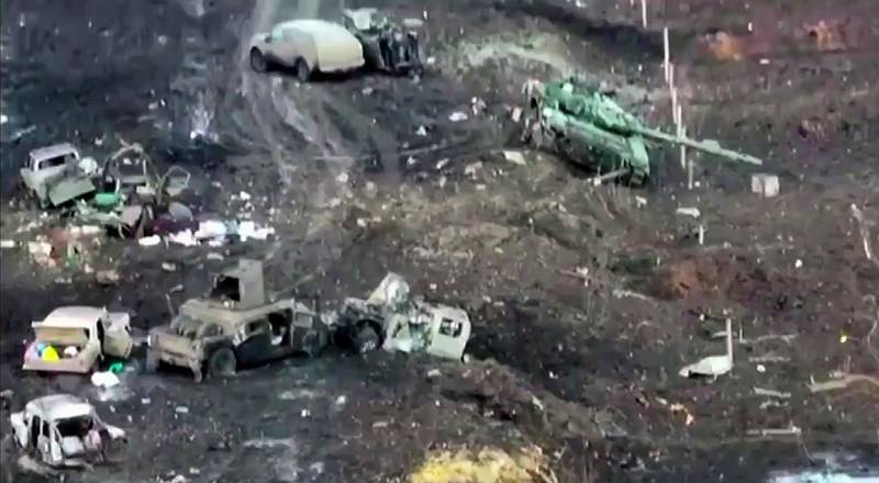 Des images d'une section de la route Artyomovsk-Chasov Yar avec une grande quantité d'équipements détruits des Forces armées ukrainiennes sont apparues sur le réseau