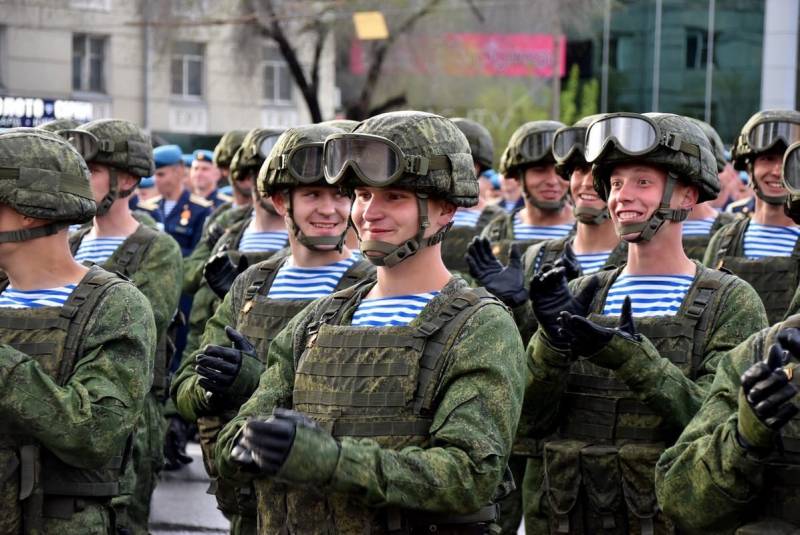 Comandante delle forze aviotrasportate russe: militanti ben addestrati delle forze armate ucraine spesso non possono resistere al nostro assalto e alla resa
