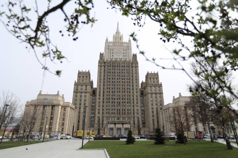 МИД РФ выразило решительный протест американскому дипломату из-за провокационных действий в отношении представителей российских СМИ