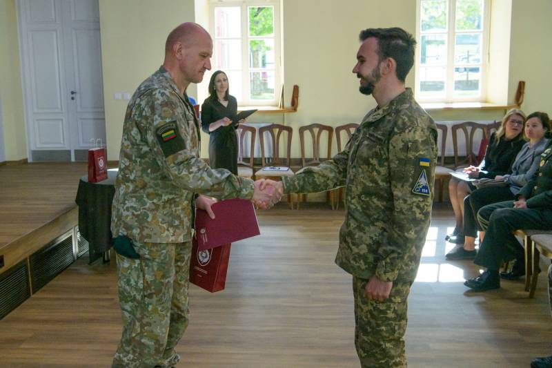 Министр обороны Литвы отчитался о подготовке в стране тысячи украинских военных