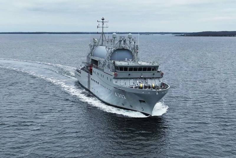 Шведские ВМС получили корабль радиотехнической разведки HMS Artemis с задержкой в три года