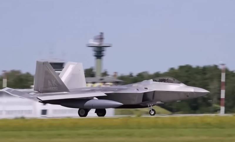 ВВС США перебросили в Эстонию истребители F-22 Raptor для «сдерживания агрессии России» на Балтике