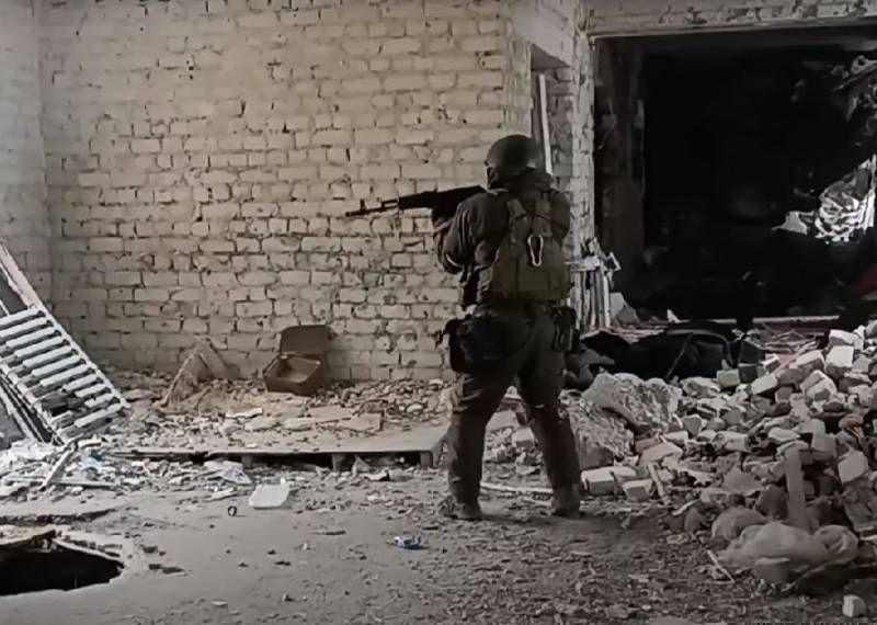 Бойцы ЧВК «Вагнер» рассказали о боях за многоэтажки на окраинах Артемовска: «Все подвалы заварили решетками, выставили пулеметы»