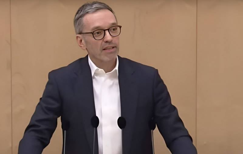 Лидер Австрийской партии свободы потребовал немедленно отменить санкции против России