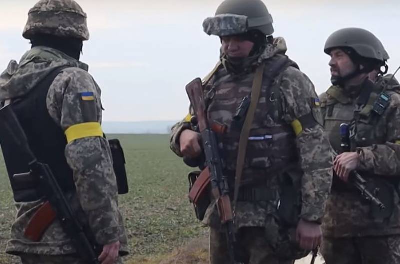 Военкоры: Российские военнослужащие захватили в плен боевика-мародера ВСУ, вырывавшего золотые зубы у погибших сослуживцев